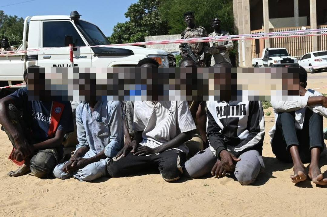 الأمن: الشرطة تقدم للصحافة عشرين من المشتبه بهم المعتقلين