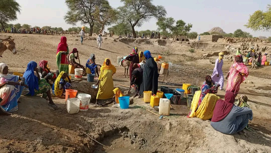 قيرا: 15 ألف نسمة في تشالو-زودو يقطعون 3–5 كيلومترات يومياً لجلب المياه بسبب تعطل مصادر المياه منذ 6 سنوات