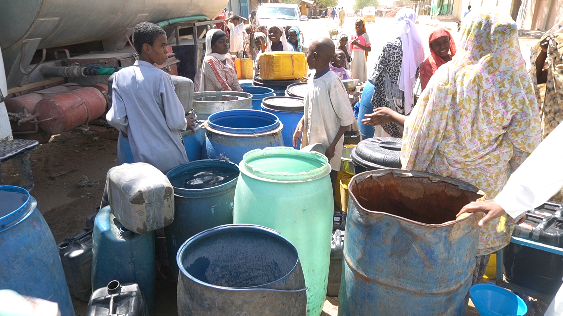 ولاية وداي: سكان حارة كاميني بمدينة ابشي يواجهون معاناة يومية في الحصول على مياه الشرب