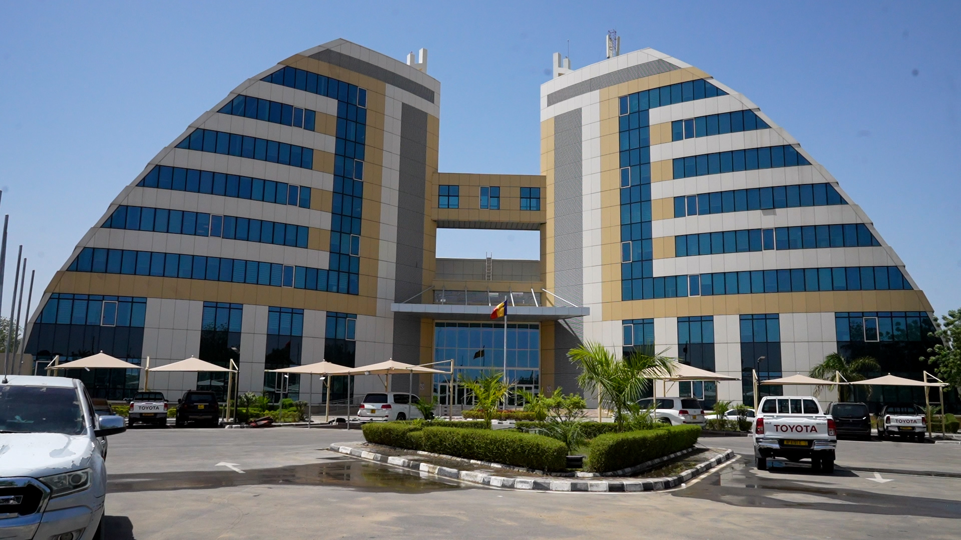 دبلوماسية: وزراة الخارجية تصدر مذكرة تعميمية بشأن إجراءات طلبات تأشيرة الزيارة المؤقتة إلى كندا