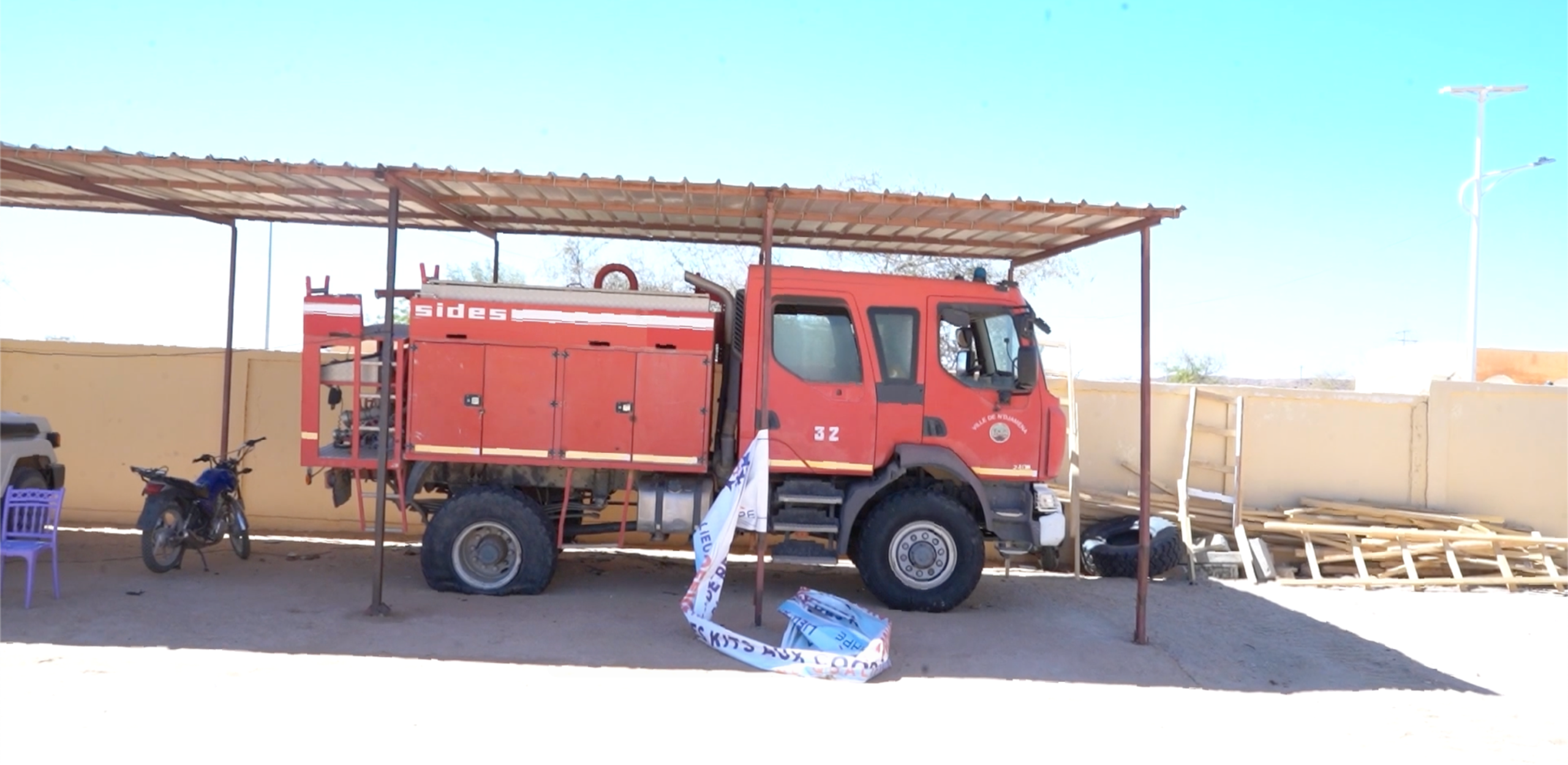 مجتمع: سيارة الإطفاء الوحيدة التي تمتلكها مدينة أم جرس حاضرة ولاية إنيدي الشرقية خارجة عن الخدمة 