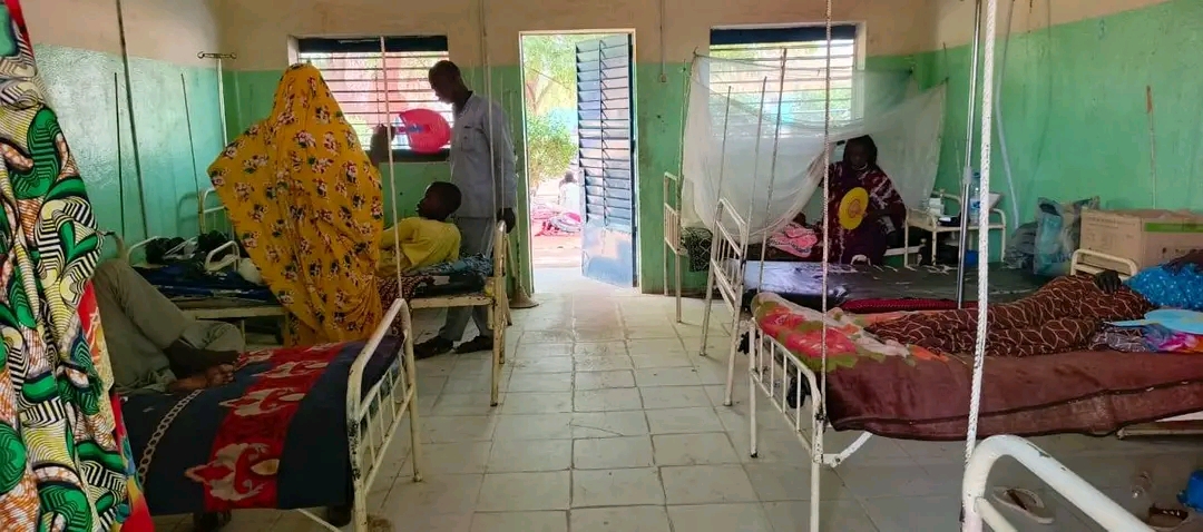 صحة: المستشفى الولائي في منقو يواجه ضغطاً خانقاً بسبب الحر وانقطاع الكهرباء