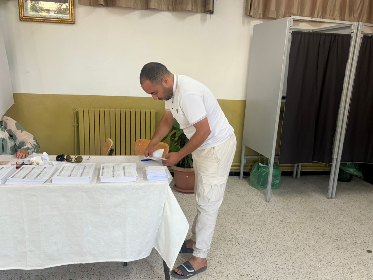 الجزائر: انطلاق الانتخابات التشريعية في الجزائر بمشاركة أكثر من 24 مليون ناخب لتجديد 407 مقاعد برلمانية